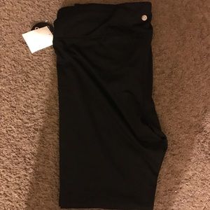 This is Centro black leggings.